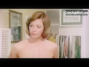 Maria Luisa San Jose in La mujer es cosa de hombres (1976) 3