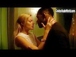 Margot Robbie cleavage, hot scene in Focus (2015) 18
