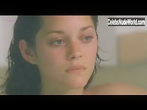 Marion Cotillard in Les jolies choses (2001) 12
