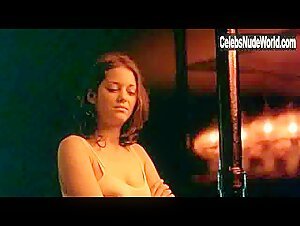 Marion Cotillard in Une affaire privee (2002) 13