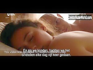 Marthe Schneider Kissing , Couple in Gevoel voor Tumor (series) (2018) 20