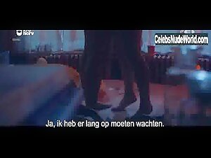 Marthe Schneider Kissing , Couple in Gevoel voor Tumor (series) (2018) 6
