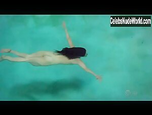 Mary-Louise Parker Pool , Explicit in Weeds (series) (2005) 5