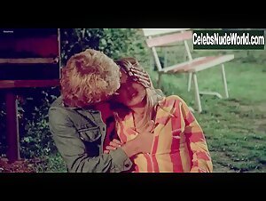 Monica Zanchi Kissing , Vintage in Autostop rosso sangue (1977) 7