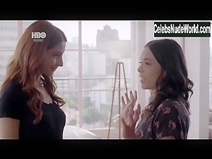 Michelle Batista Kissing , Lesbian in O Negocio (series) (2013) 4