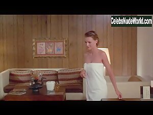 Michelle Pfeiffer Shower , Explicit in Into the Night (1985) 14