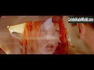 Milla Jovovich in Fifth Element (1997) 15