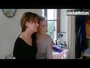 Natacha Regnier in Tout va bien, on s'en va (2000) 7