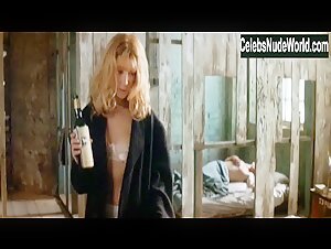 Natasha Richardson Outdoor , Bathtub in Asylum (2005) 15