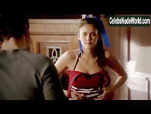 Nina Dobrev in Vampire Diaries (series) (2009) 1