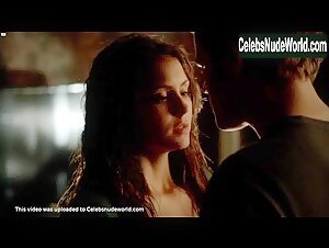Nina Dobrev Kissing , Couple in Vampire Diaries (series) (2009) 15