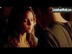 Nina Dobrev Kissing , Couple in Vampire Diaries (series) (2009) 18