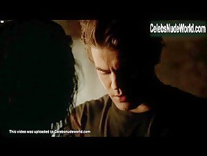 Nina Dobrev Kissing , Couple in Vampire Diaries (series) (2009) 20