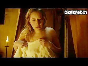 Ophelia Kolb boobs , Nipple in La commanderie (series) (2010) 9
