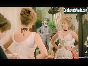 Ornella Muti Costume , Corset in Un amour de Swann (1984) 2