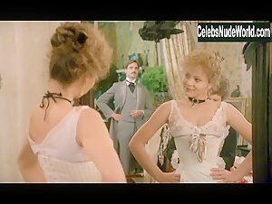 Ornella Muti Costume , Corset in Un amour de Swann (1984) 3