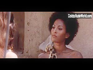 Pam Grier nude, butt scene in Arena (1974) 1