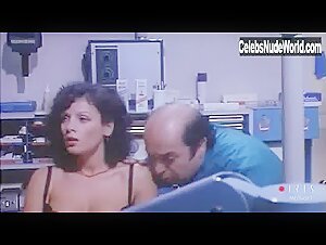 Paola Senatore in L'infermiera di notte (1979) 17