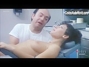 Paola Senatore in L'infermiera di notte (1979) 9