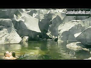 Paolla Oliveira Outdoor , Wet in Felizes Para Sempre (series) (2015) 19