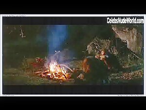 Rae Dawn Chong Campfire , Vintage in La guerre du feu (1981) 17