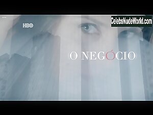 Rafaela Mandelli in O Negocio (series) (2013) 1