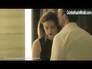Riley Keough Flasing , Butt in Girlfriend Experience (series) (2016) 15