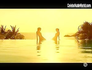 Salawa Threesome , Bathtub in Les tropiques de l'amour (series) (2003) 18