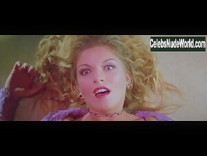 Sheryl Lee nude, butt scene in Vampires (1998) 4