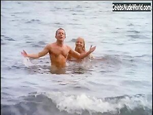 Sheryl Lee Outdoor , Beach scene in Kiss the Sky (1999) 12