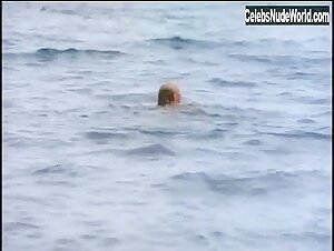 Sheryl Lee Outdoor , Beach scene in Kiss the Sky (1999) 5