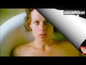 Sigourney Weaver Bathtub , Coupple in A Map of the World (1999) 1