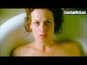 Sigourney Weaver Bathtub , Coupple in A Map of the World (1999) 2