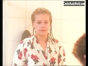 Sophie Schutt Shower , Wet in Zerschmetterte Traume - Eine Liebe in Fesseln (1998) 17