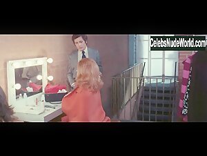 Sybil Danning in La dama rossa uccide sette volte (1972) 2