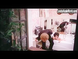 Barbara Bouchet in 40 gradi all'ombra del lenzuolo (1976) 9