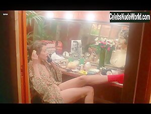 Sylvia Kristel Hot , Vintage scene in Emmanuelle (1974) 5