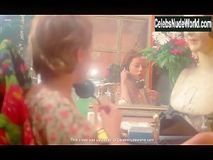Sylvia Kristel Hot , Vintage scene in Emmanuelle (1974) 7
