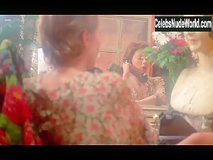 Sylvia Kristel Hot , Vintage scene in Emmanuelle (1974) 9