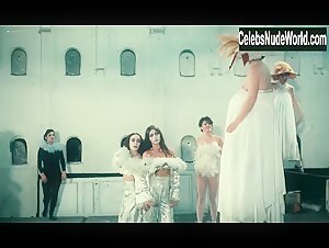 Therese Liotard in L'une chante, l'autre pas (1977) 12
