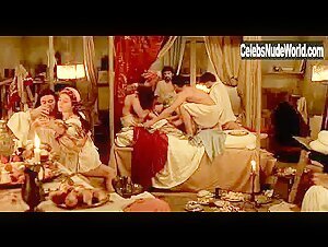 Valentina Cervi Kissing , Coustume in Artemisia (1997) 19