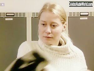 Trine Dyrholm in Forbrydelser (2004) 2