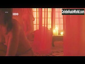 Unknown Girls butt , nude scene in A Vida Secreta dos Casais (series) (2017) 15