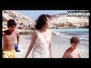 Valeria Golino Beach , Outdoor scene in Respiro (2002) 1