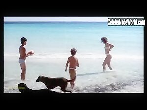 Valeria Golino Beach , Outdoor scene in Respiro (2002) 16