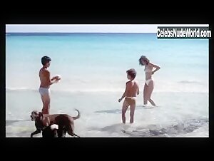 Valeria Golino Beach , Outdoor scene in Respiro (2002) 17