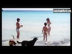 Valeria Golino Beach , Outdoor scene in Respiro (2002) 18