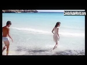 Valeria Golino Beach , Outdoor scene in Respiro (2002) 9