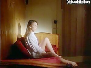Vanessa Paradis Sensual , Blonde in Noce blanche (1989) 4