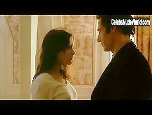 Virginie Ledoyen Kissing , Couple in En plein coeur (1998) 5